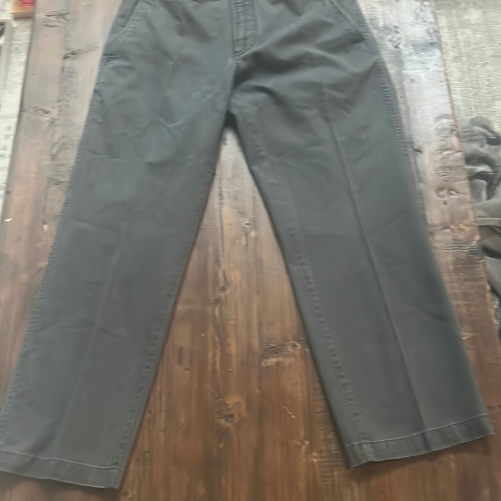 Eddie Bauer classic fit 34x30 legend wash charcoal gray